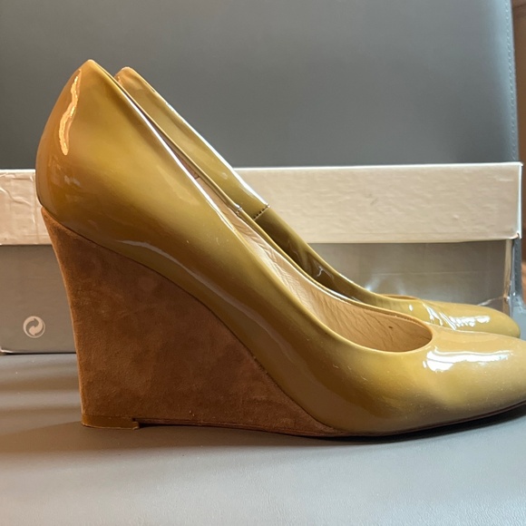 Charles David patent pumps - colour: tan, women’s US size 7.5M - Picture 4 of 6